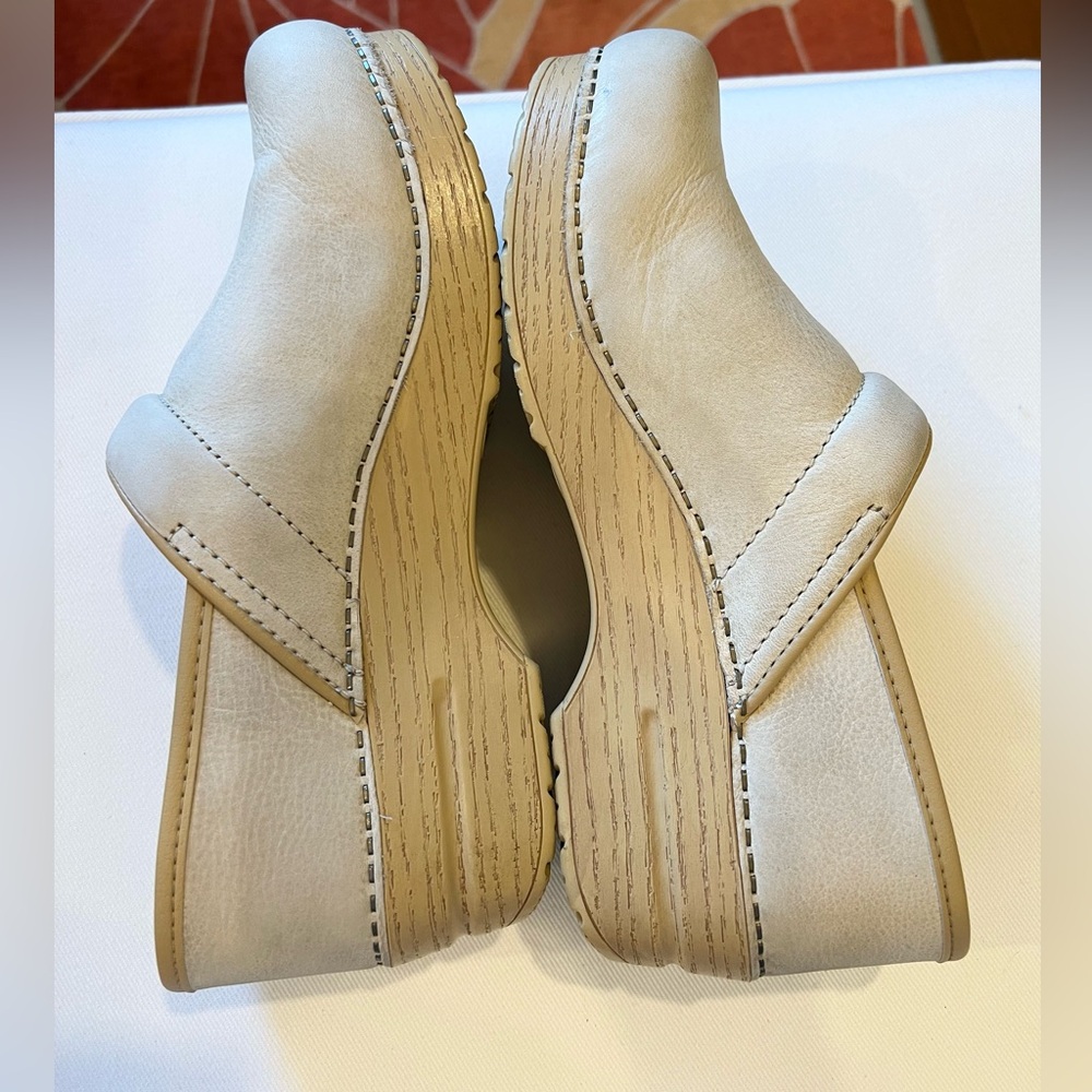 Dansko Clogs in light Tan Size 39